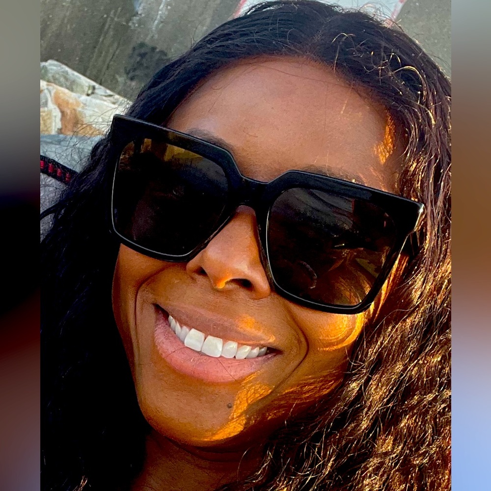 Meet your Posher, Shirley